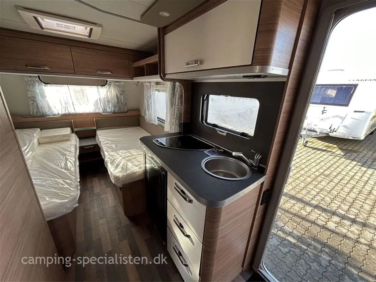 Billede 8 - 2023 - Weinsberg CaraOne 480 EU DK Edition   Weinsberg CaraOne  DK Edition - Enkeltsenge - 480 EU model 2023 kan snart ses hos Camping-Specialisten i Silkeborg