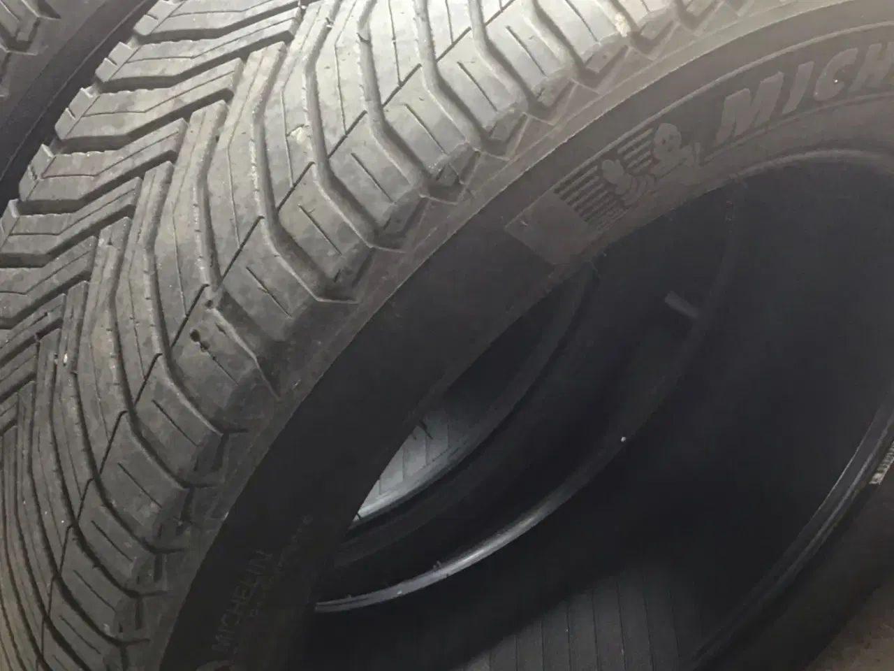 Billede 1 - Michelin helårsdæk 18”Volvo xc40 plug/in el/benzin