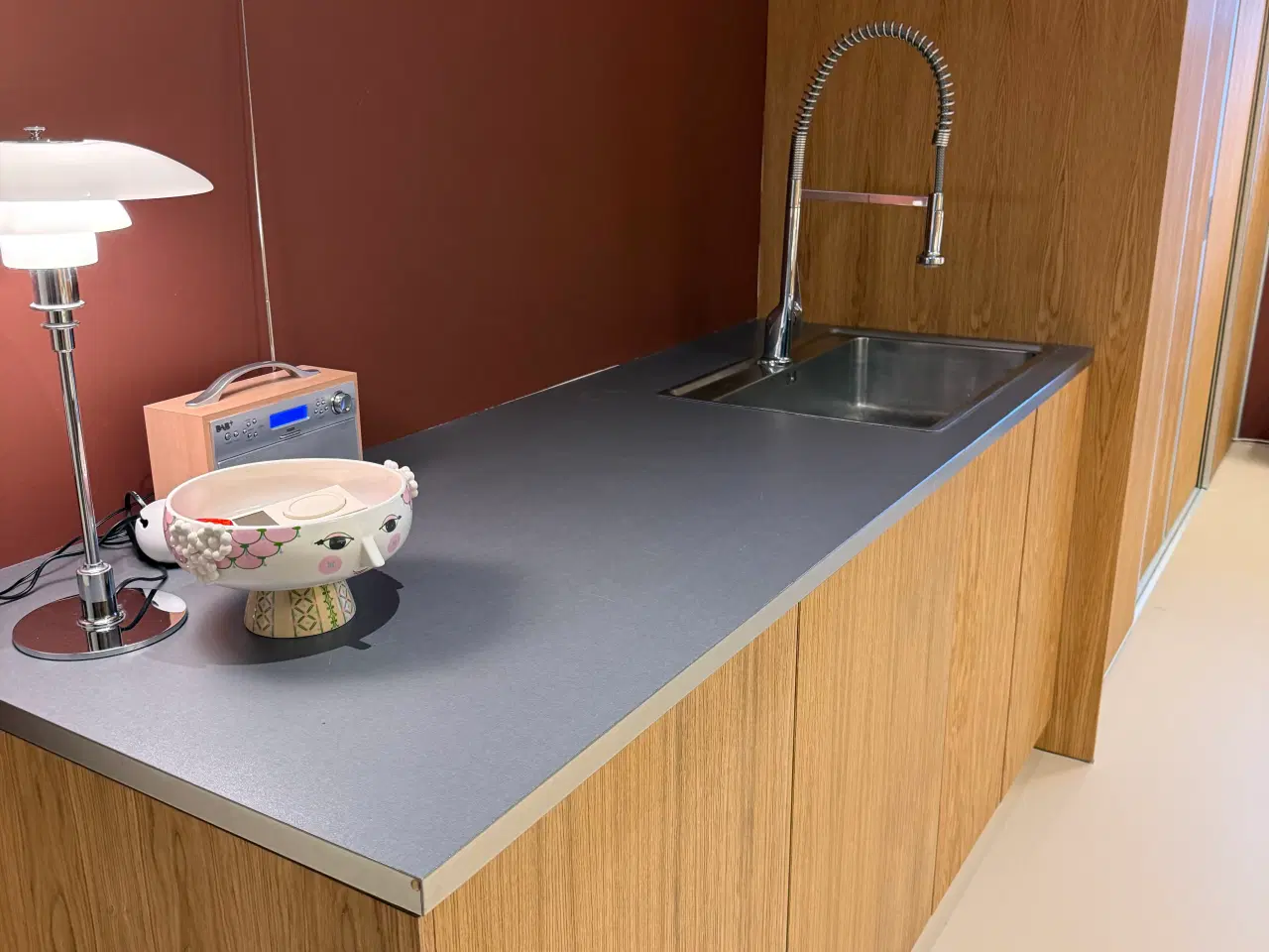 Billede 3 - Bordplade med vask og armatur