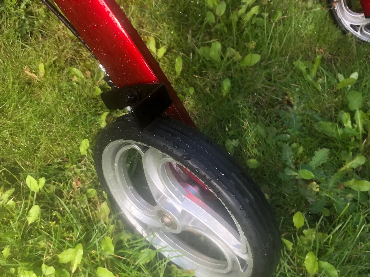 Billede 3 - Ny Rollator kun brugt 2 gange!!