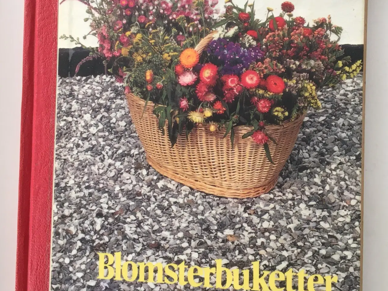 Billede 3 - 4 Håndarbejdsbøger tema "Blomster Arrangementer"