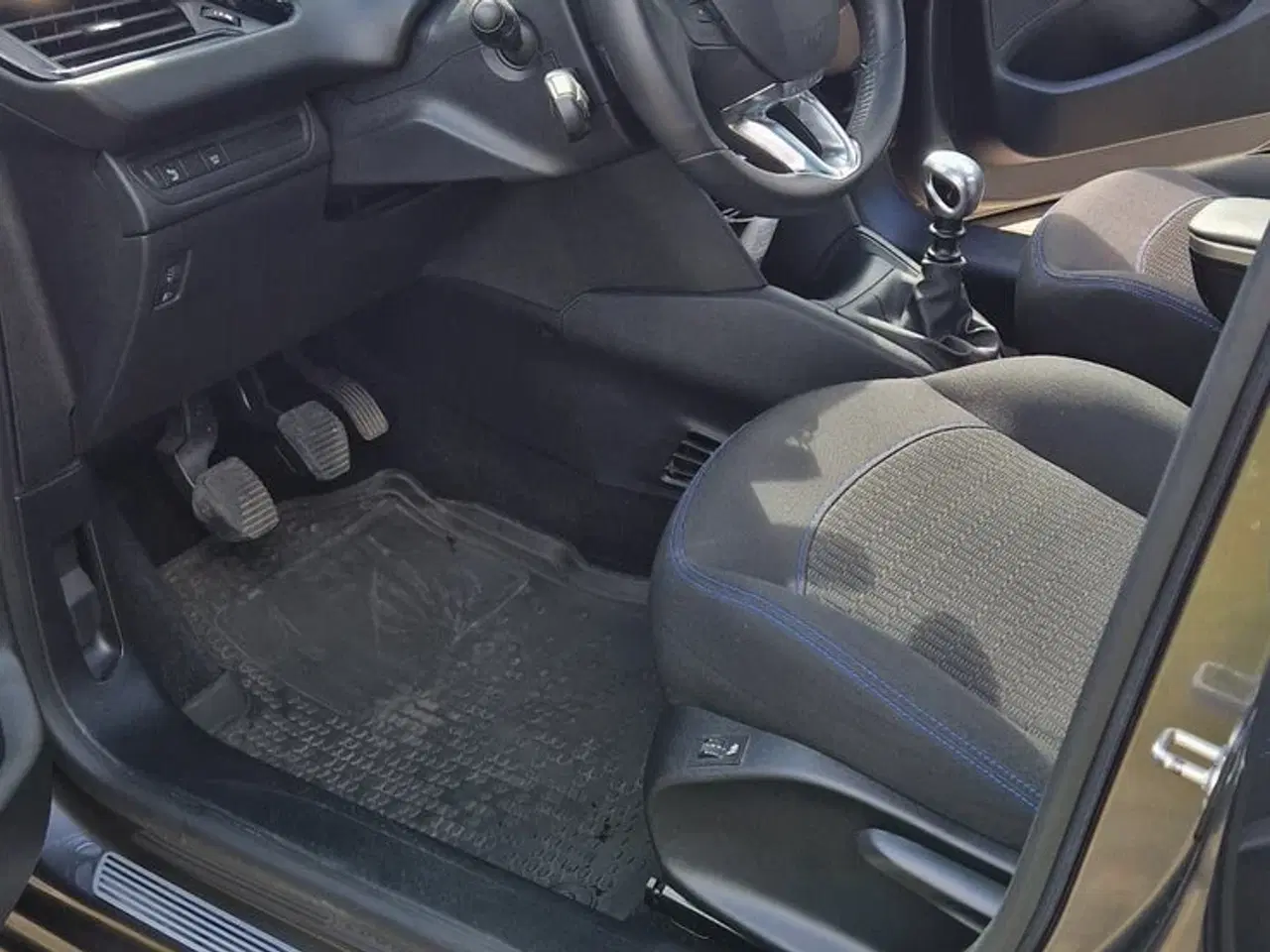 Billede 5 - Peugeot 208 1,5 BlueHDi 100 Signature Sky