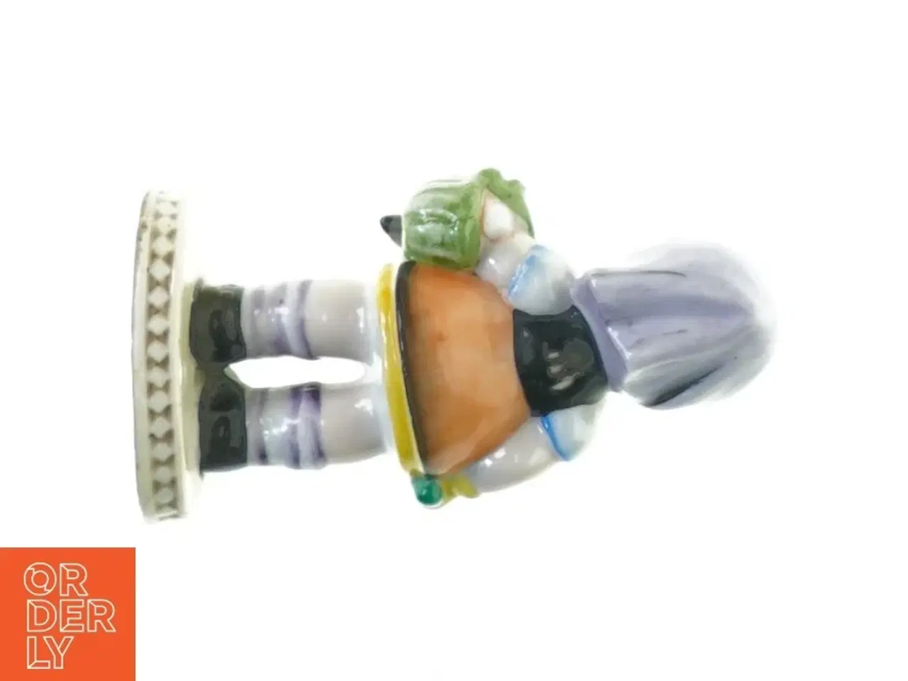 Billede 4 - Figur af lille pige (str. 13 x 6 cm)