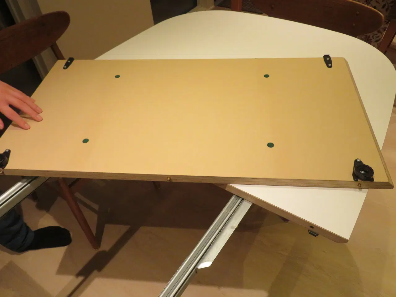 Billede 4 - Spisebord, Haslev, hvidt med stålben