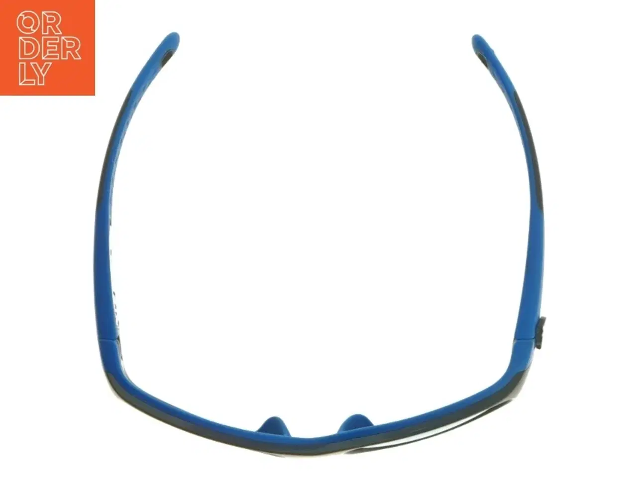 Billede 6 - Blå solbriller med etui fra Quechua (str. 13 cm)