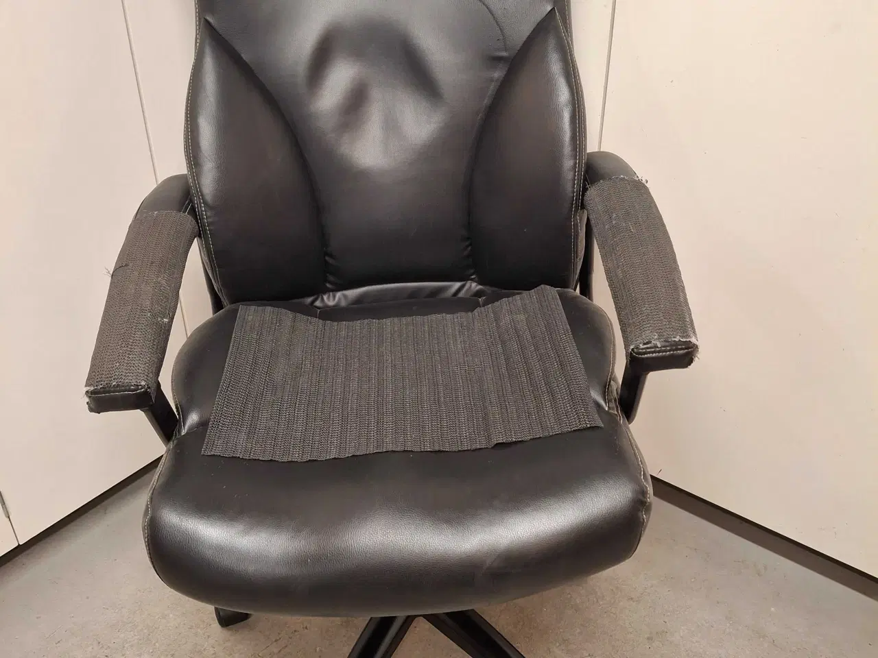 Billede 1 - Værksteds stol, slidt, Ny prisen: kr. 1600.-