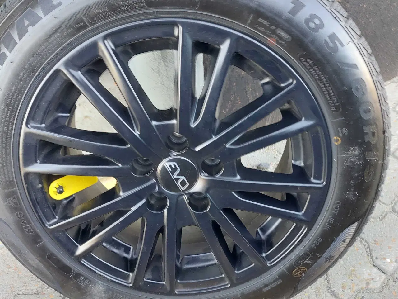 Billede 1 - Fine vinter Alufælge med vinterdæk. 