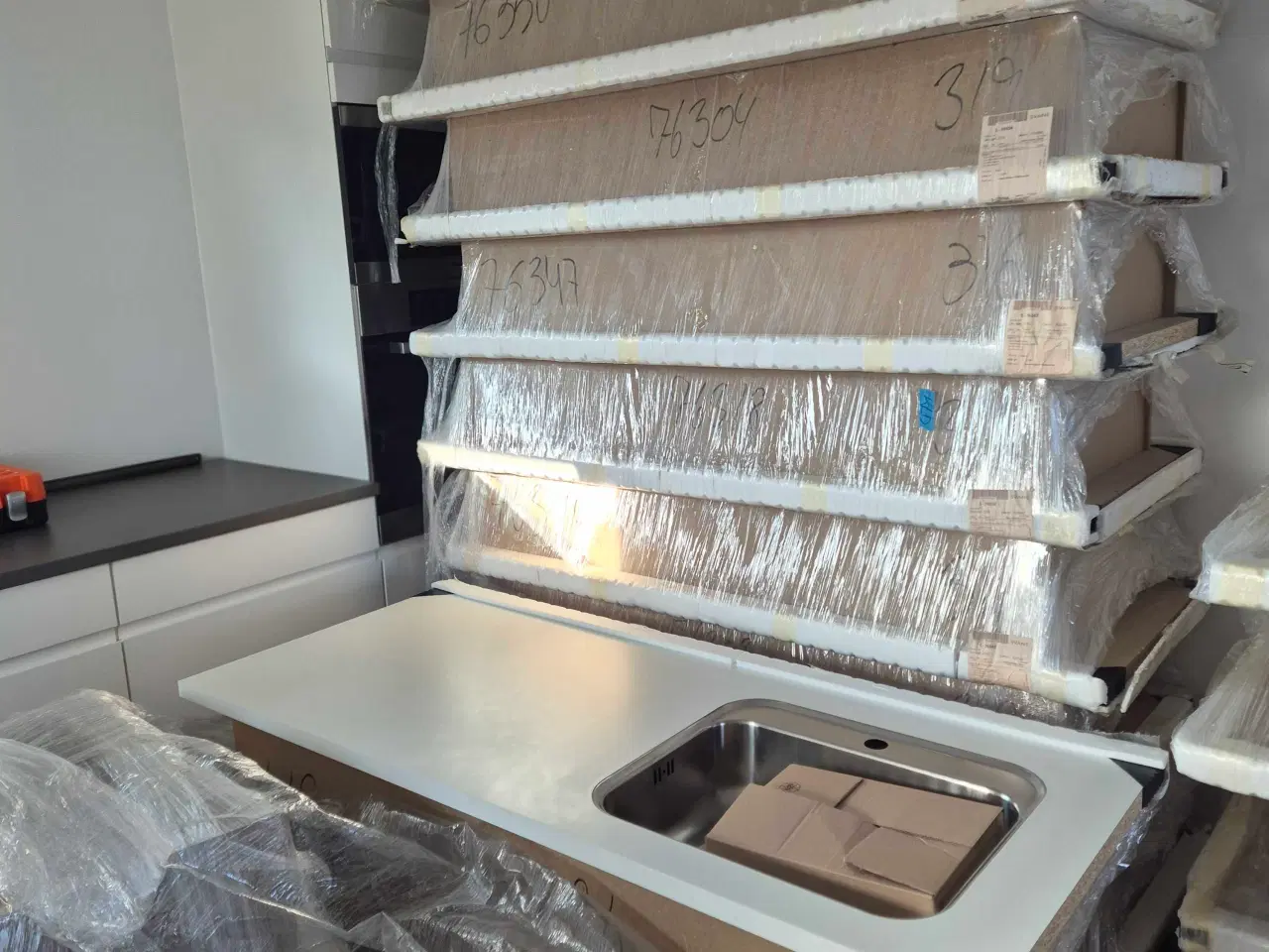 Billede 1 - Helt nye bordplader med ned limet vask fra Svane k