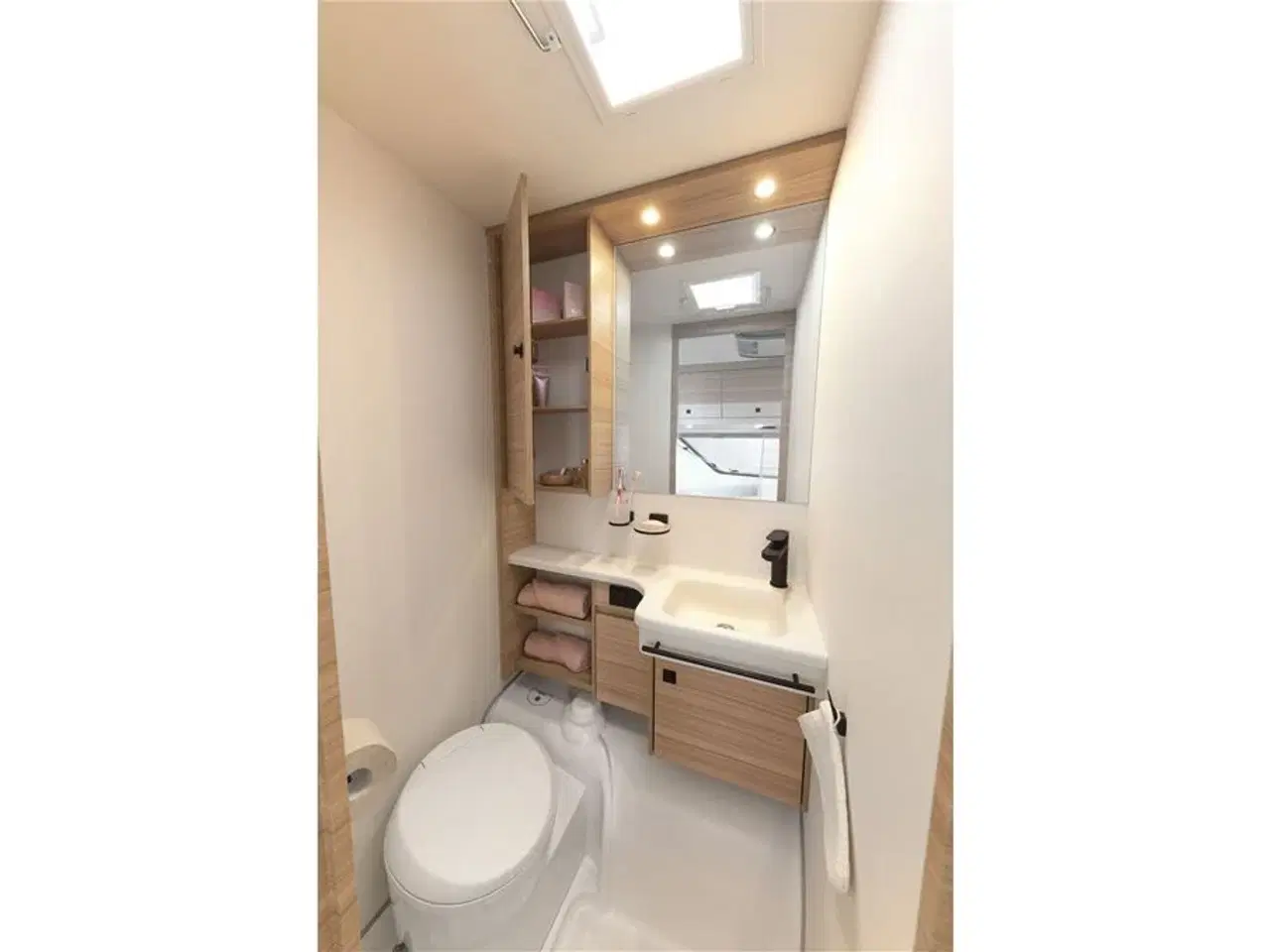 Billede 6 - 2026 - Dethleffs Camper 460 EL   Lækker Dethleffs med enkelsenge og sengeudvidelse fra Hinshøj Caravan A/S