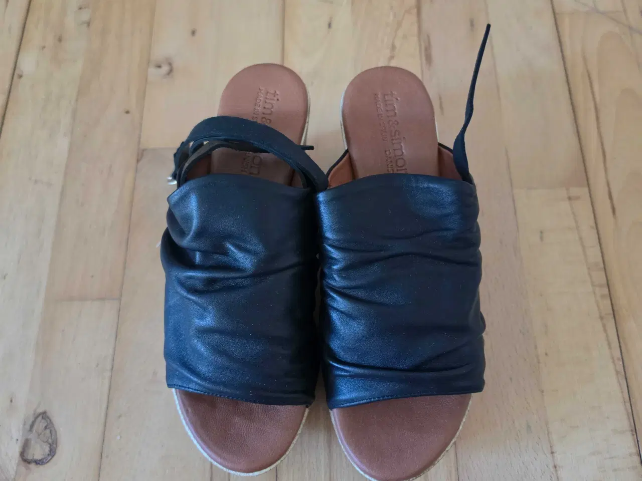 Billede 1 - Tim og Simonsen. Sandal