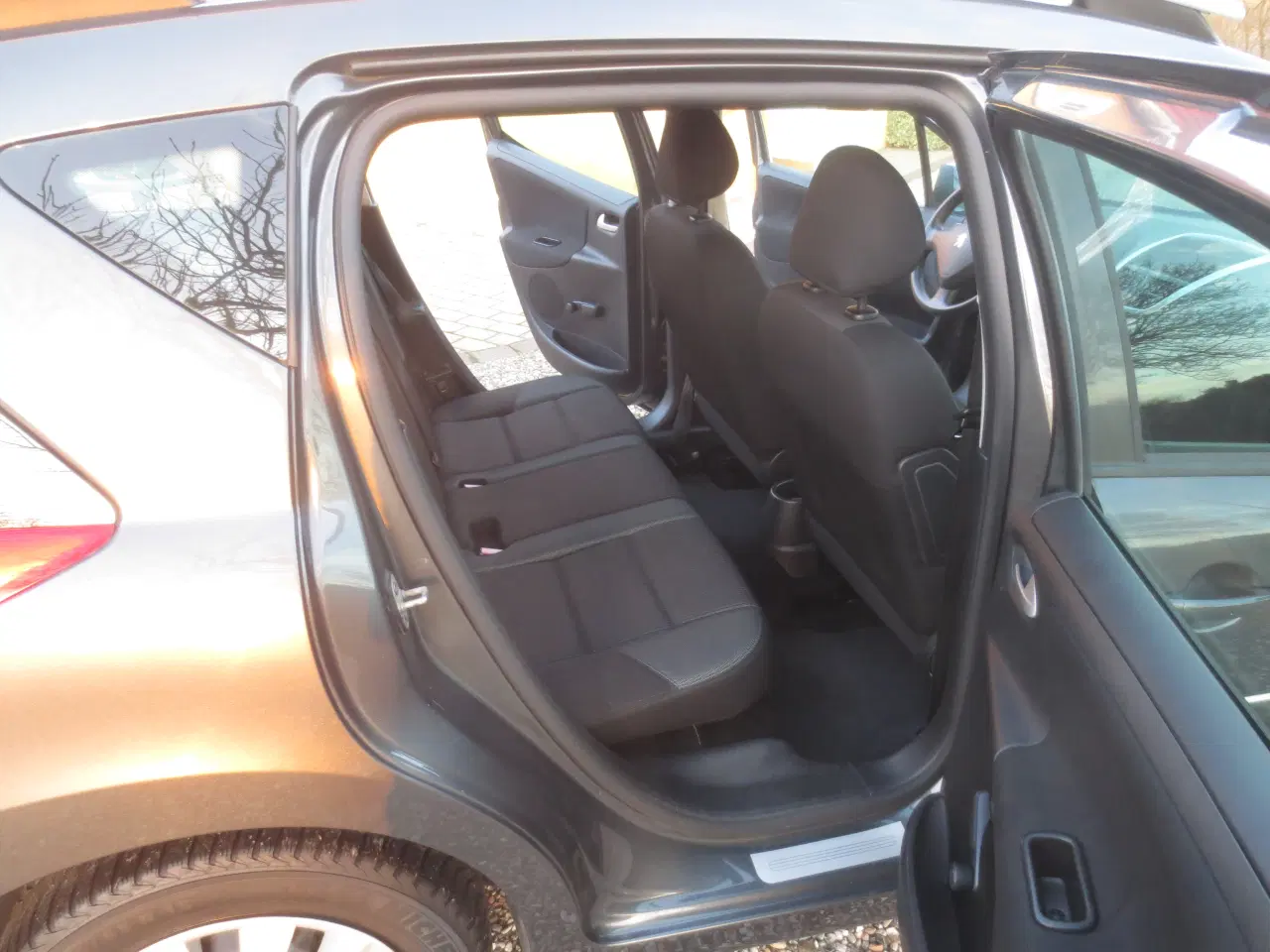 Billede 11 - Pæn Peugeot 207 1.4 i St-Car Nysynet. 