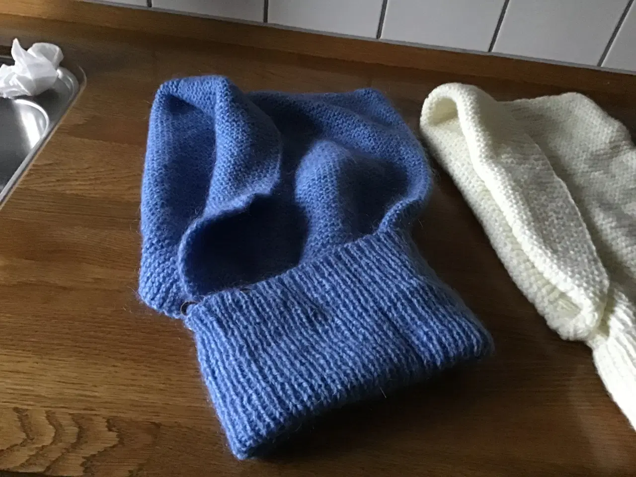 Billede 5 - 3 i en, hjemmestrikket halsedisser