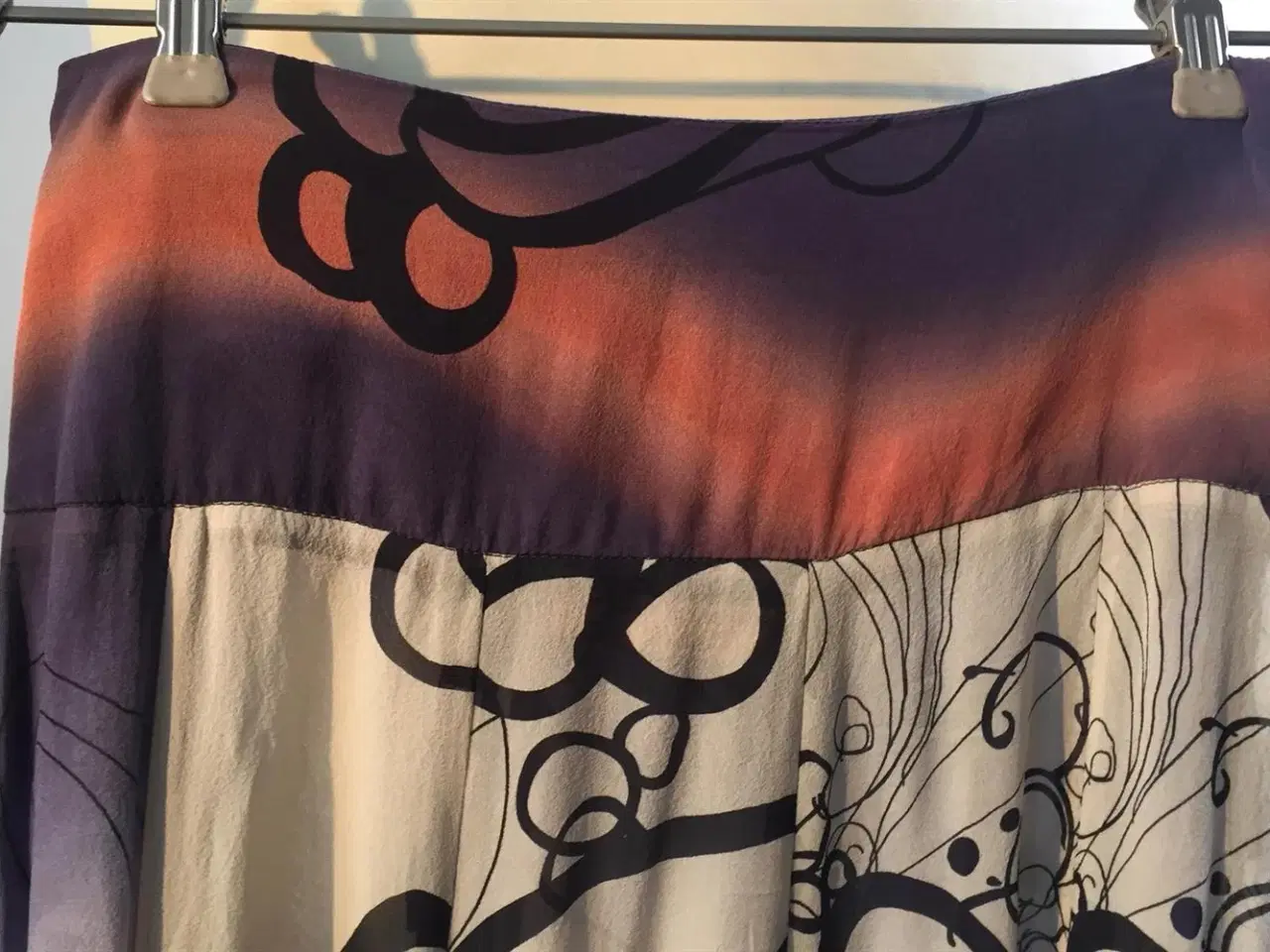 Billede 2 - Daniele Allesandrini, flot silkenederdel, str 36