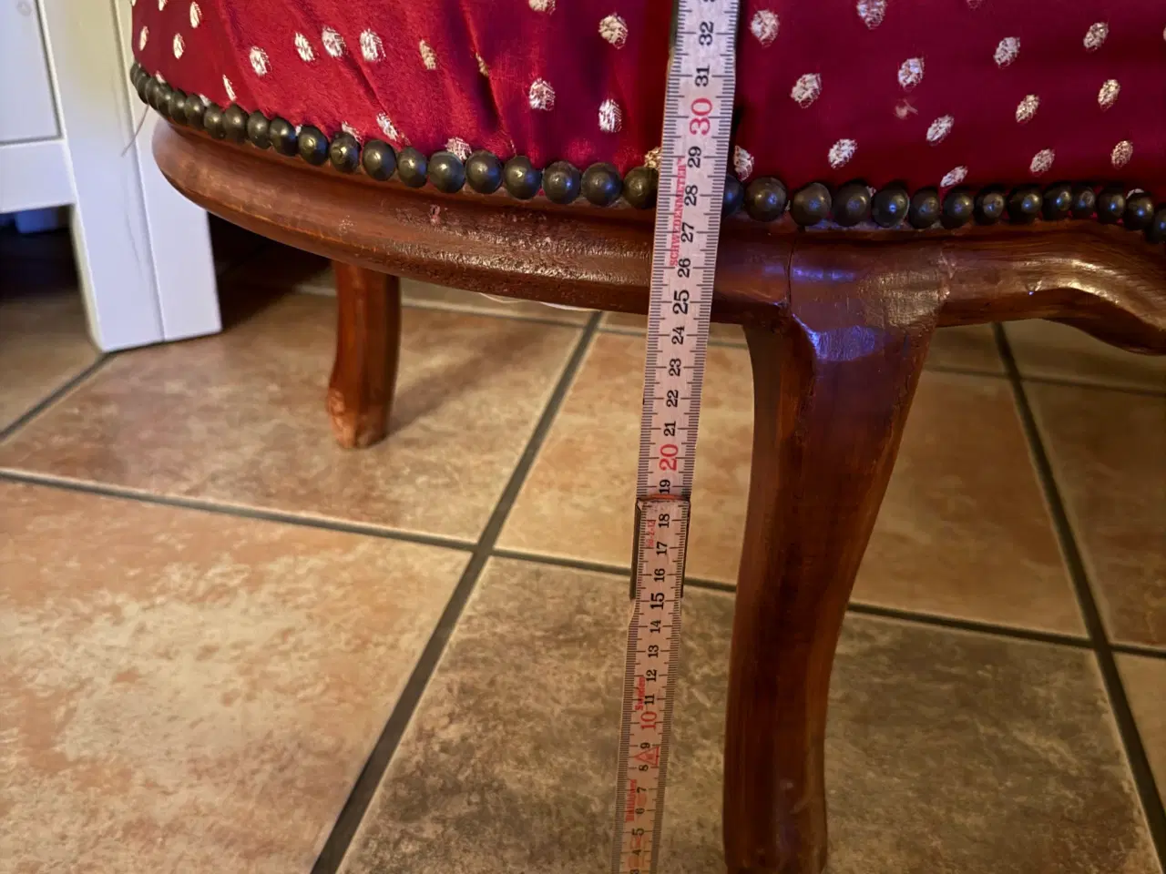 Billede 3 - Antik Rød Polstret Chaise Longue med Træramme