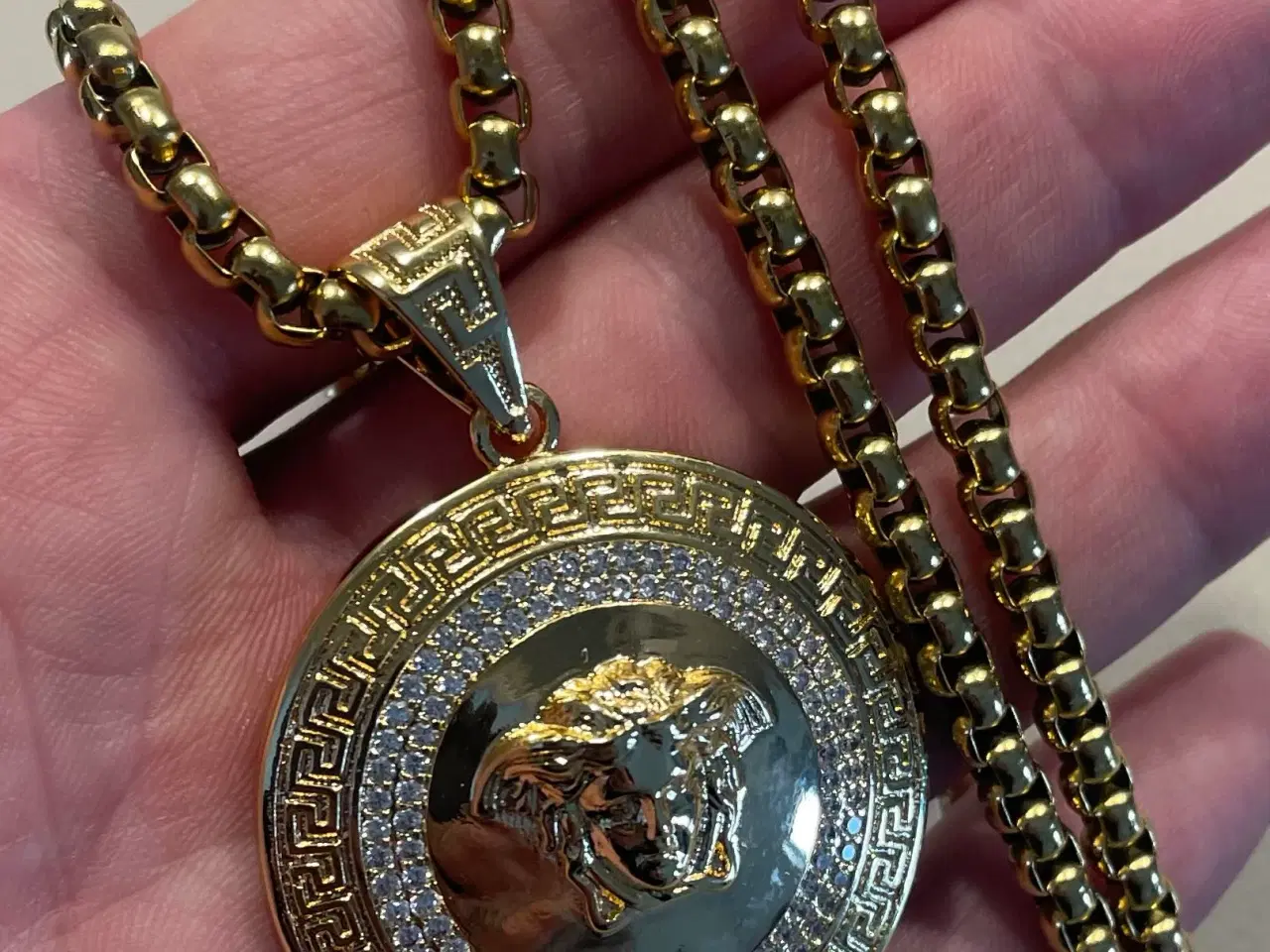 Billede 2 - Goldfilled venezia kæde med Versace vedhæng 