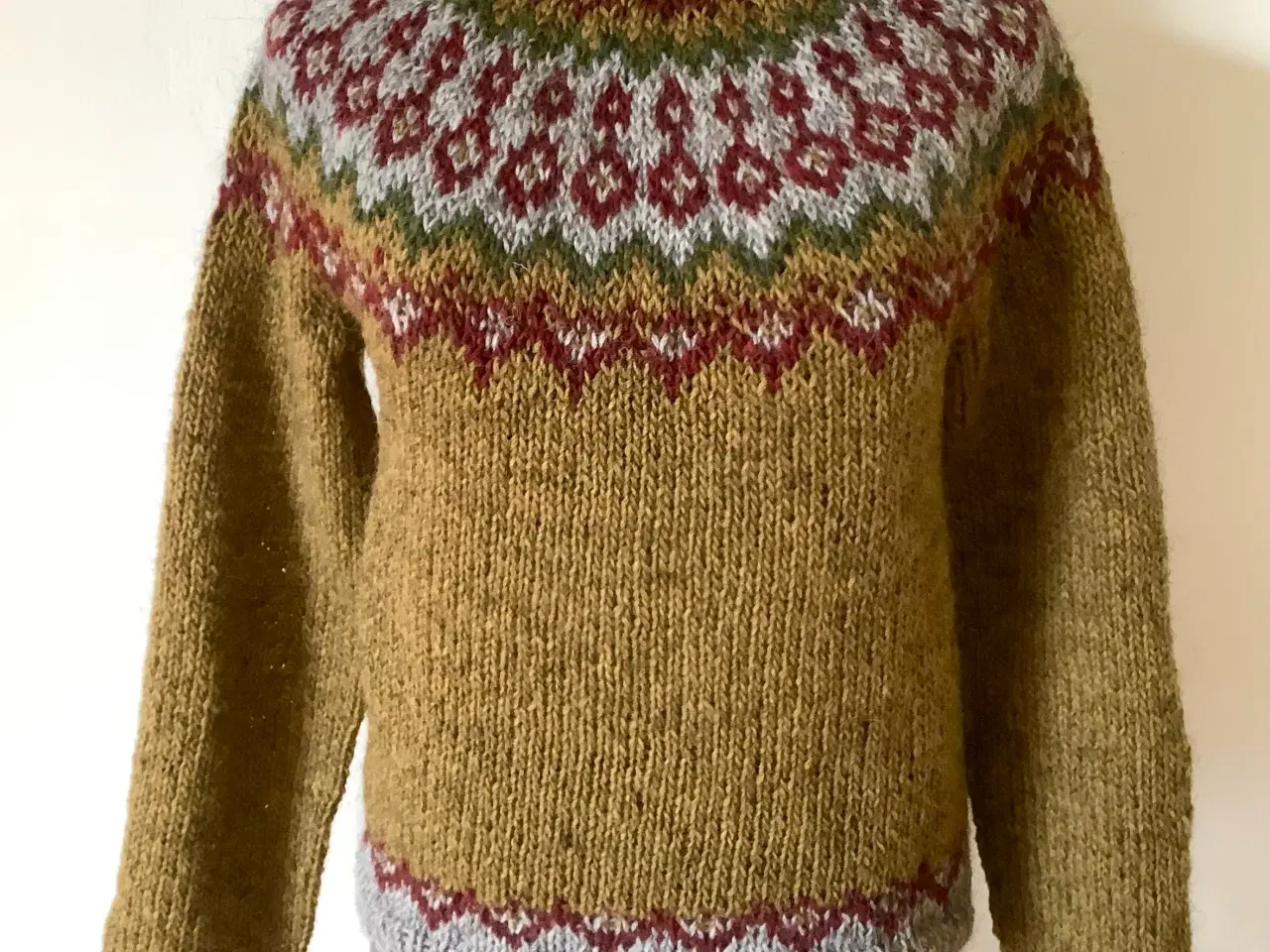 Billede 2 - Sweater fra FruStrik. Nyt design håndstrikket i is