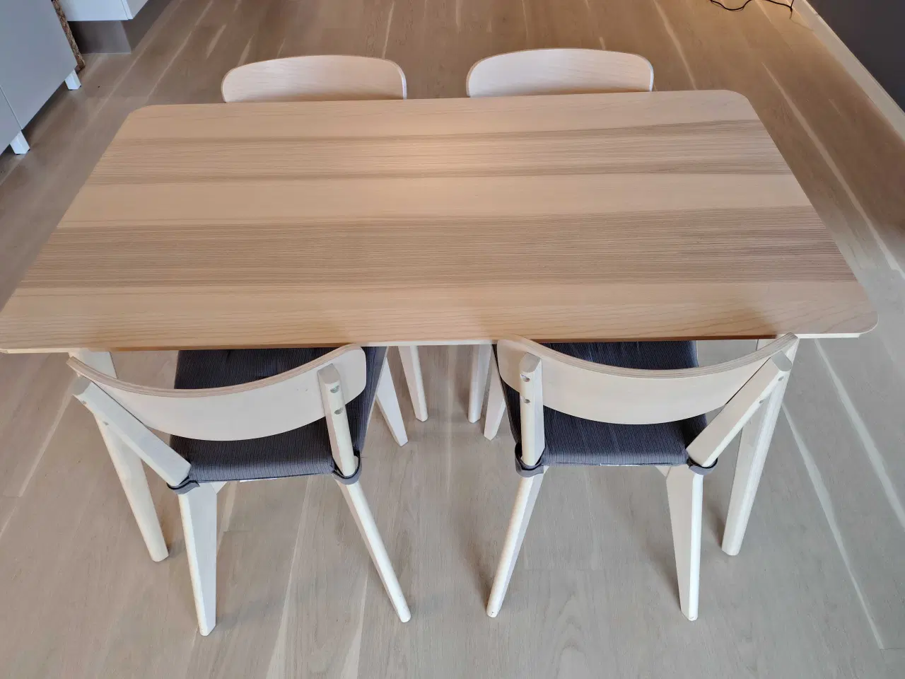 Billede 8 - Spisebord og 4 stole i ask ubrugt