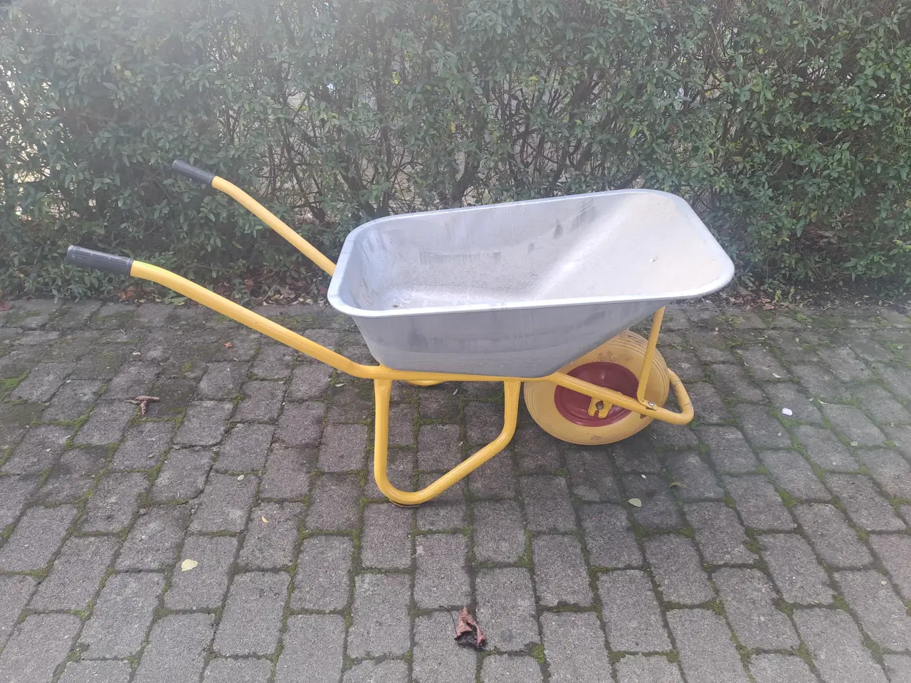Billede 1 - Trillebør med punkterfri hjul