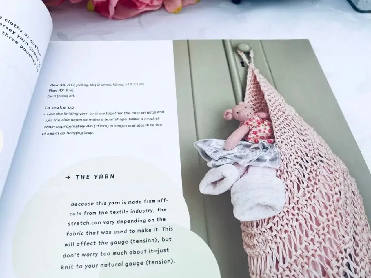 Billede 7 - “ the hand-knitted nursery “ Håndarbejdsbog