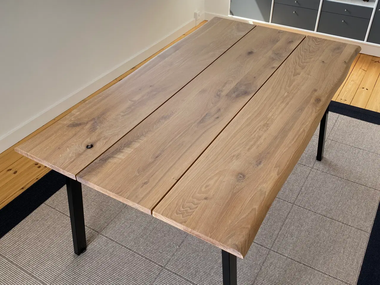 Billede 3 - TRUE spisebord i massiv olieret eg, smukt & robust