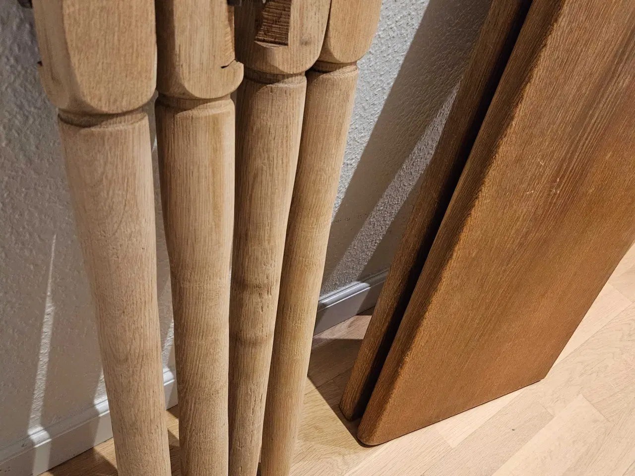 Billede 14 - Rundt massiv egetræsbord