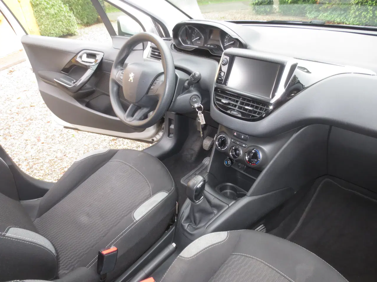 Billede 14 - Peugeot 208 1.6 HDi Blue år 2015. 