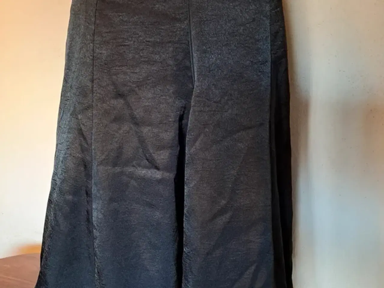 Billede 2 - Vila str. S nederdel med sølv mønster