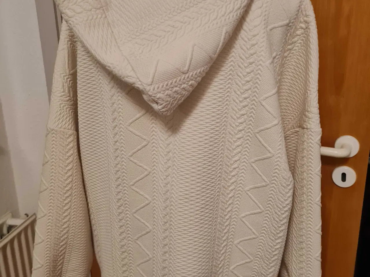 Billede 7 - Hoodie str M 46-48 Only Carmakoma 