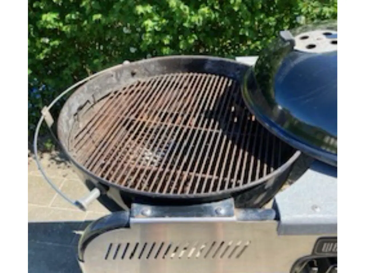 Billede 3 - Weber kuglegrill med tilbedningsbord