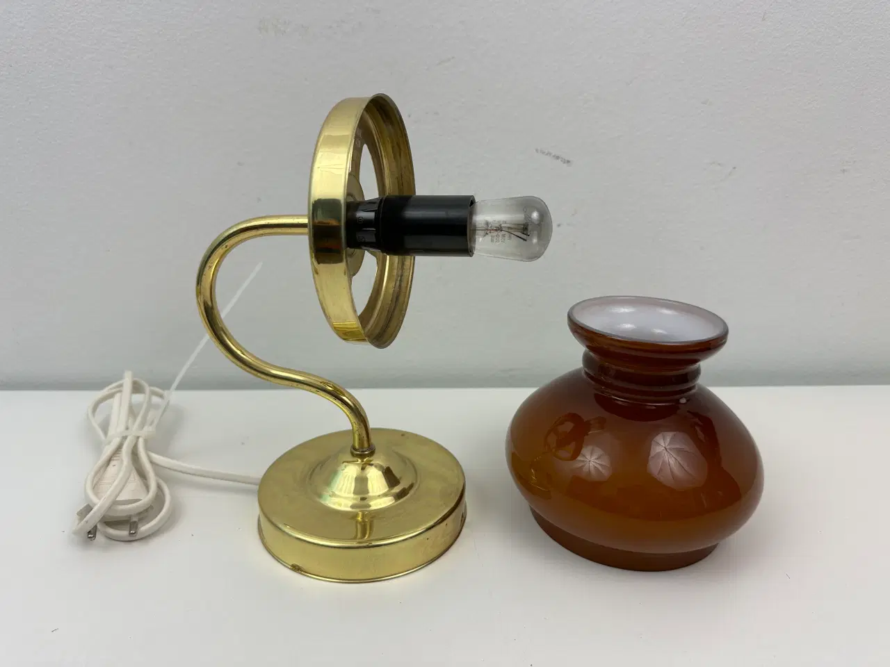 Billede 2 - Vintage messing lampe med glas