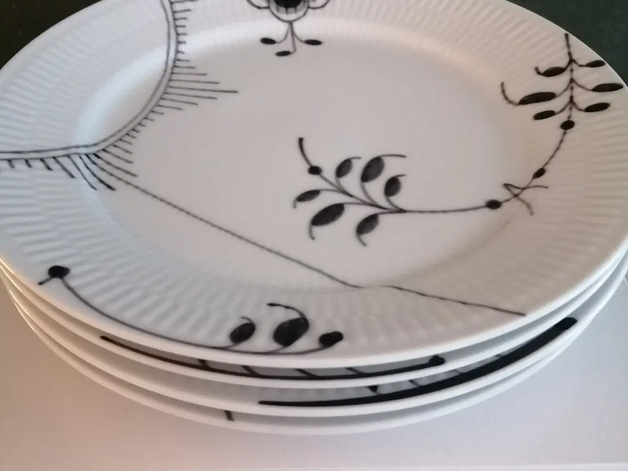 Billede 1 - Royal Copenhagen mega sort Tallerkner 27cm