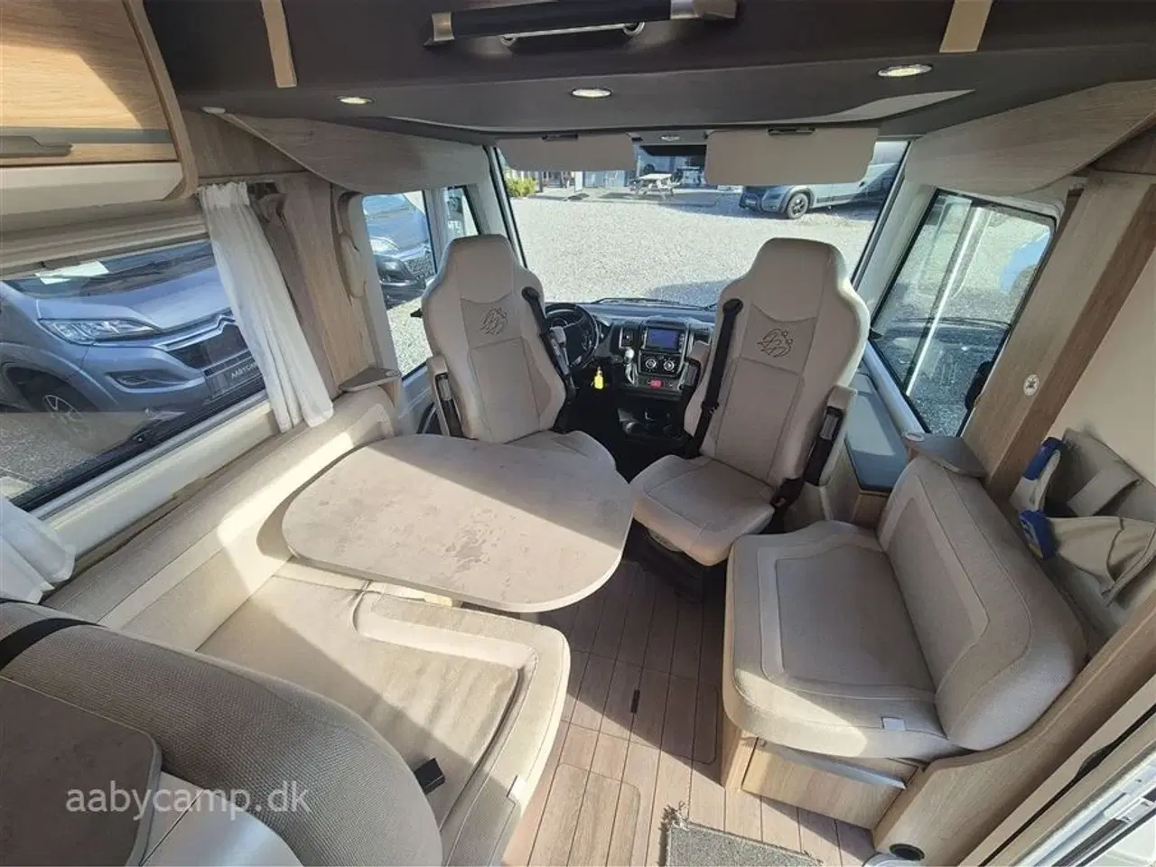 Billede 7 - 2018 - Knaus Sky I 700 LEG   Automatgear. markise. 2x batterier. 2x solceller. Dometic A/C. Elektrisk indgangstrin. Dellæder.