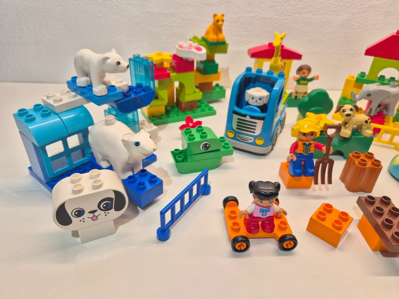 Billede 2 - Duplo Zoo med Dyr, Mennesker, Lastbil samt forskel