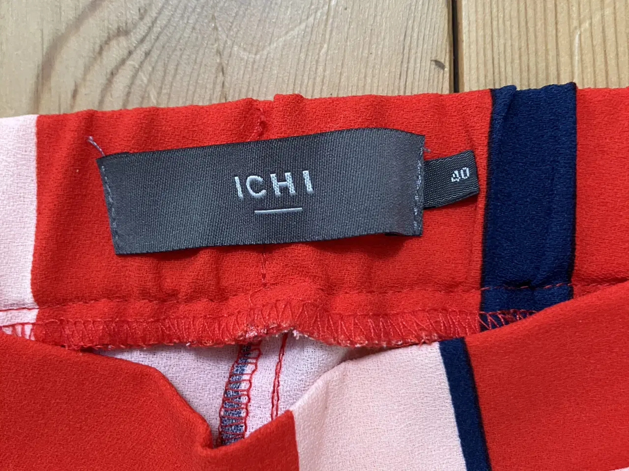 Billede 3 - 2 par røde bukser