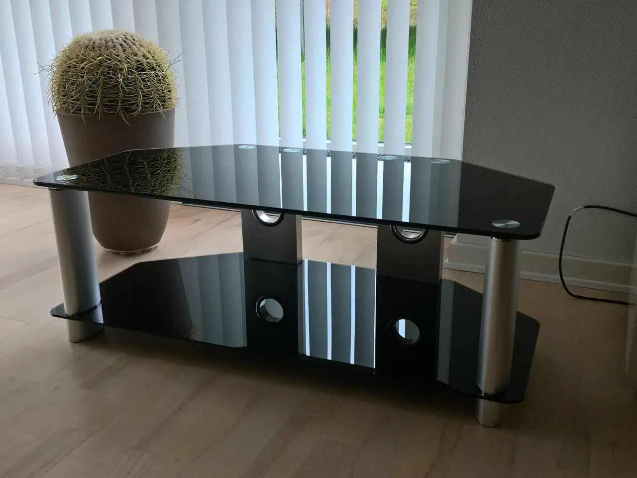 Billede 1 - TV bord i glas