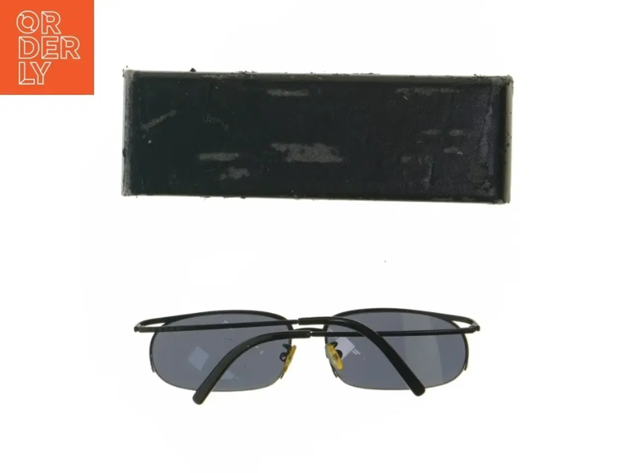 Billede 2 - Prada solbriller med etui fra Prada (str. 14 cm)