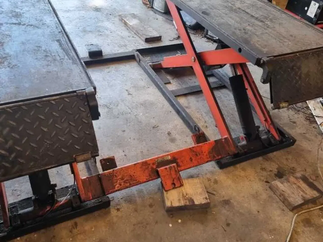 Billede 5 - Sakselift 2500kg klargørings lift