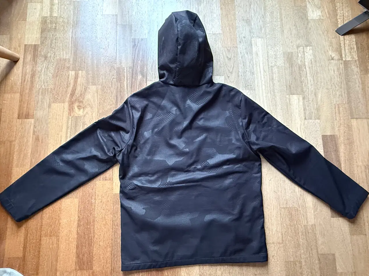 Billede 2 - Jack & Jones vindjakke i sort camouflage 