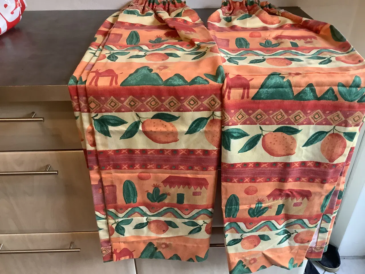 Billede 1 - 2x2 fag farverige gardiner det ene i bomuld 