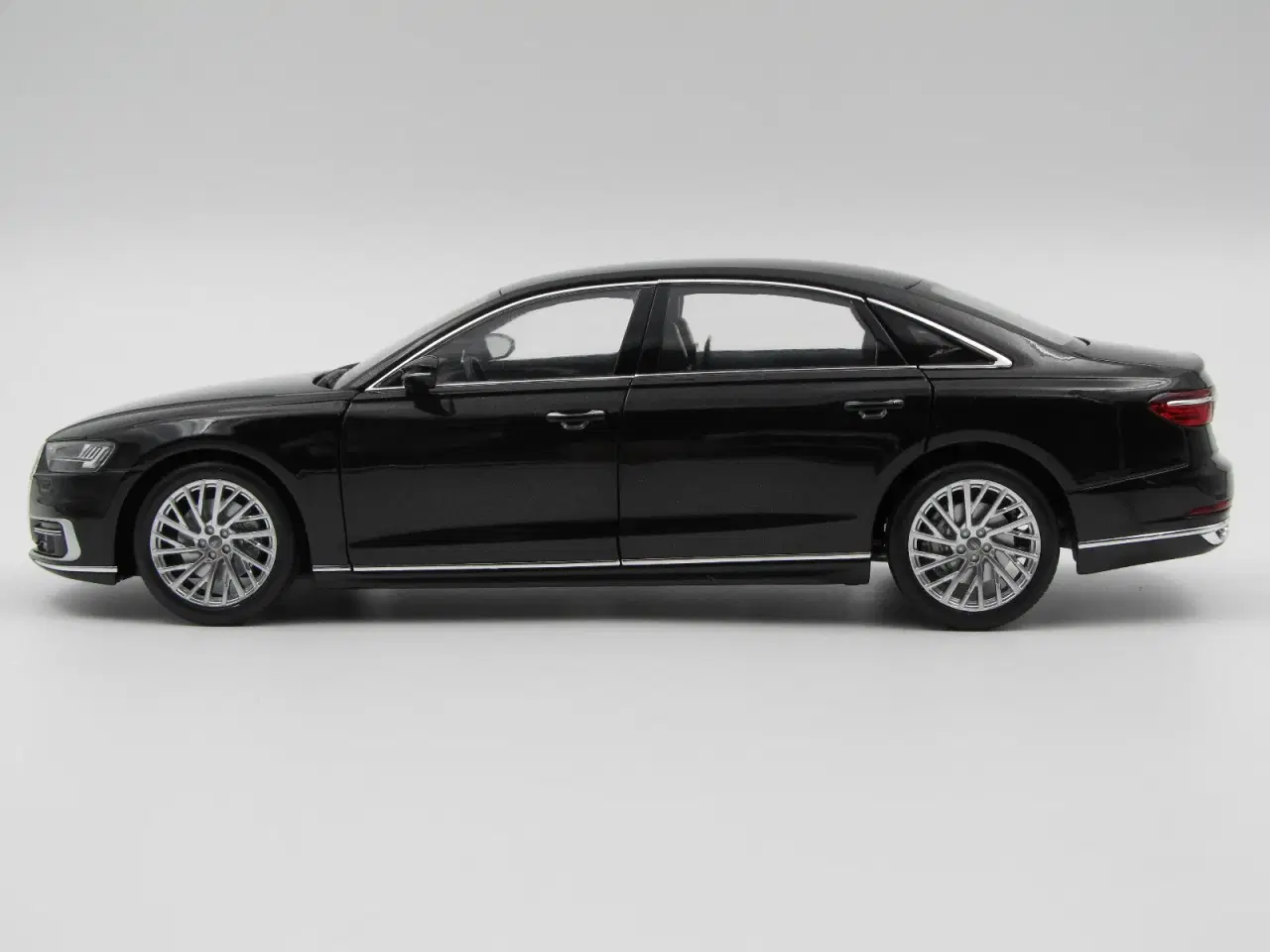 Billede 2 - 2018 Audi A8L Dealer Edition - 1:18