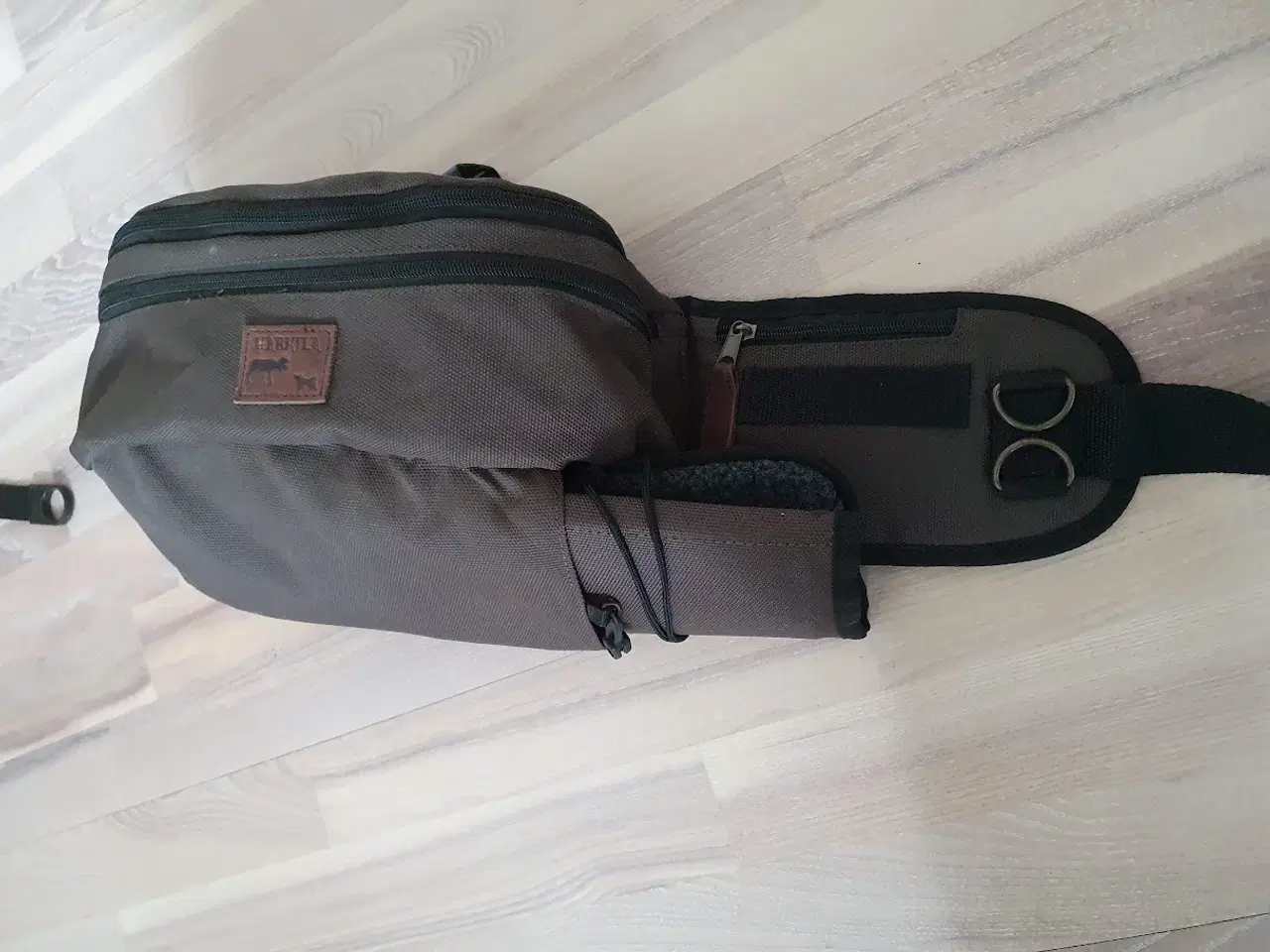 Billede 4 - Taske. Hofte taske med mange detaljer 