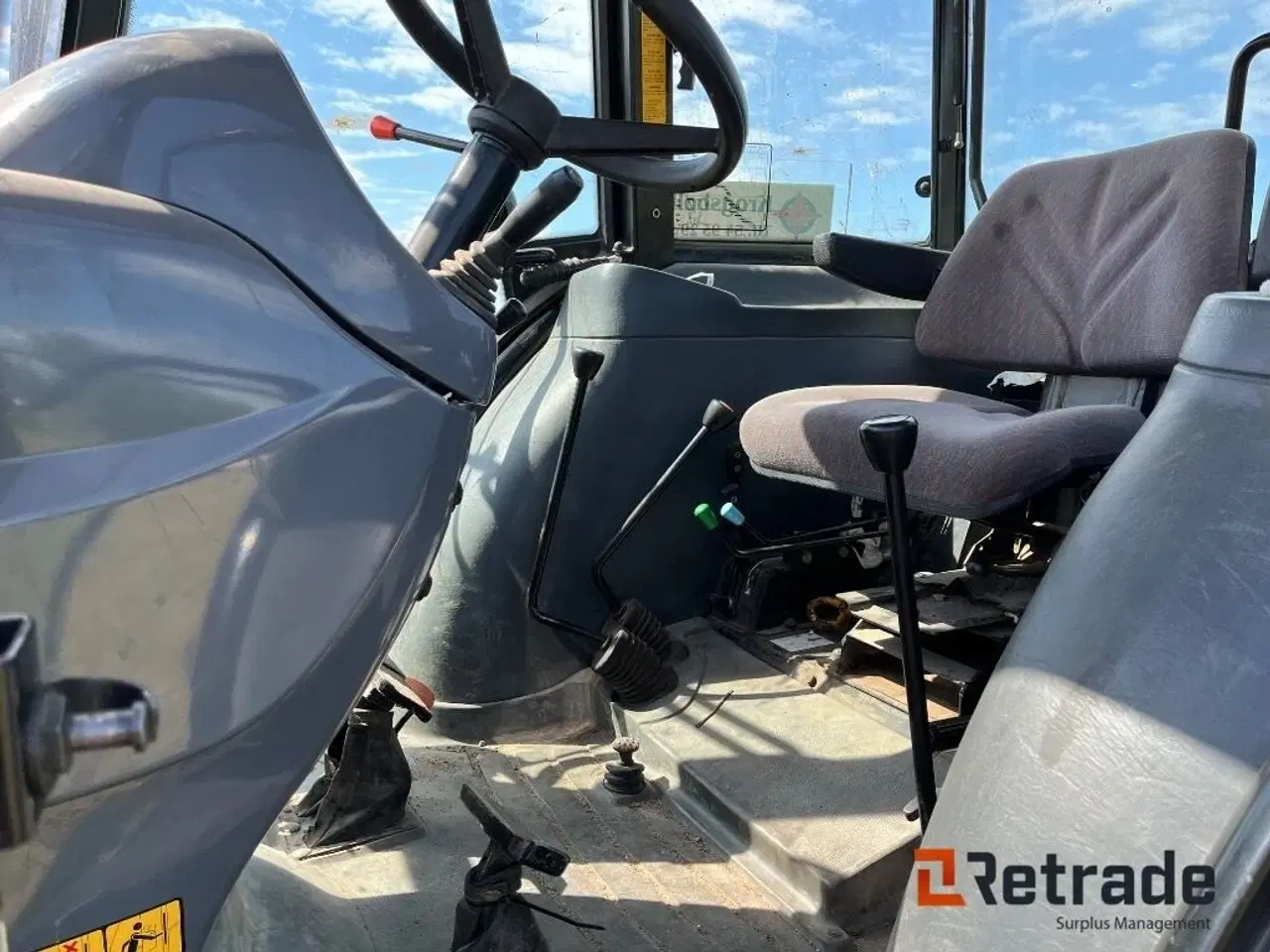 Billede 5 - New Holland TD90D med frontlæsser og græsklipper.