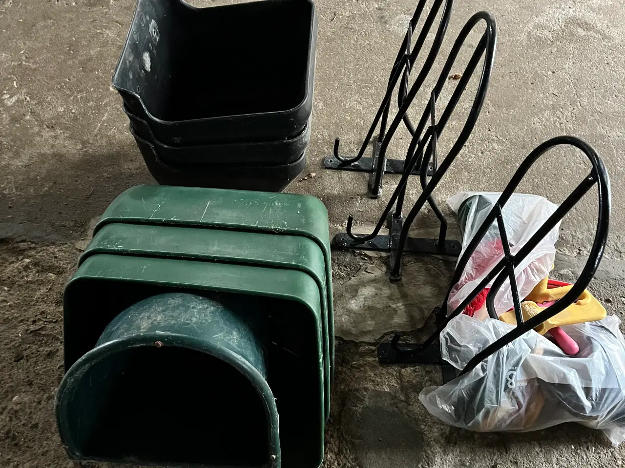 Billede 2 - Foder/vandtrug sadelknægte, strigler