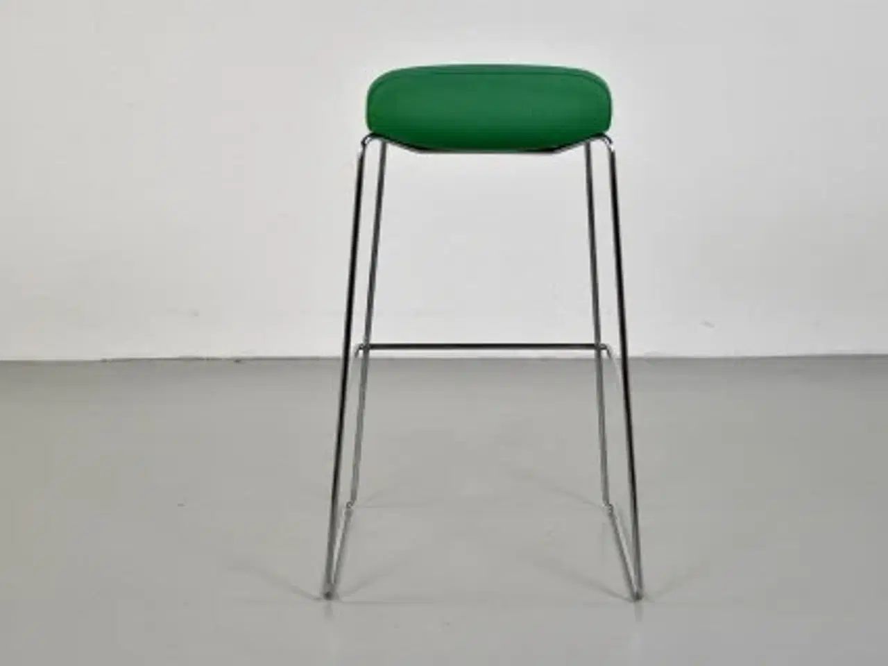 Billede 4 - Barstol med grønt polster og krom stel