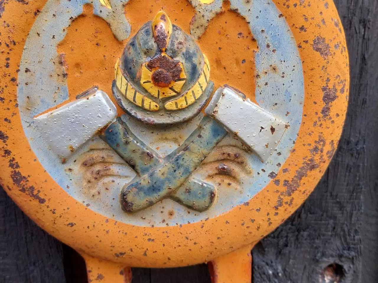 Billede 5 - Gammelt emblem i støbt metal