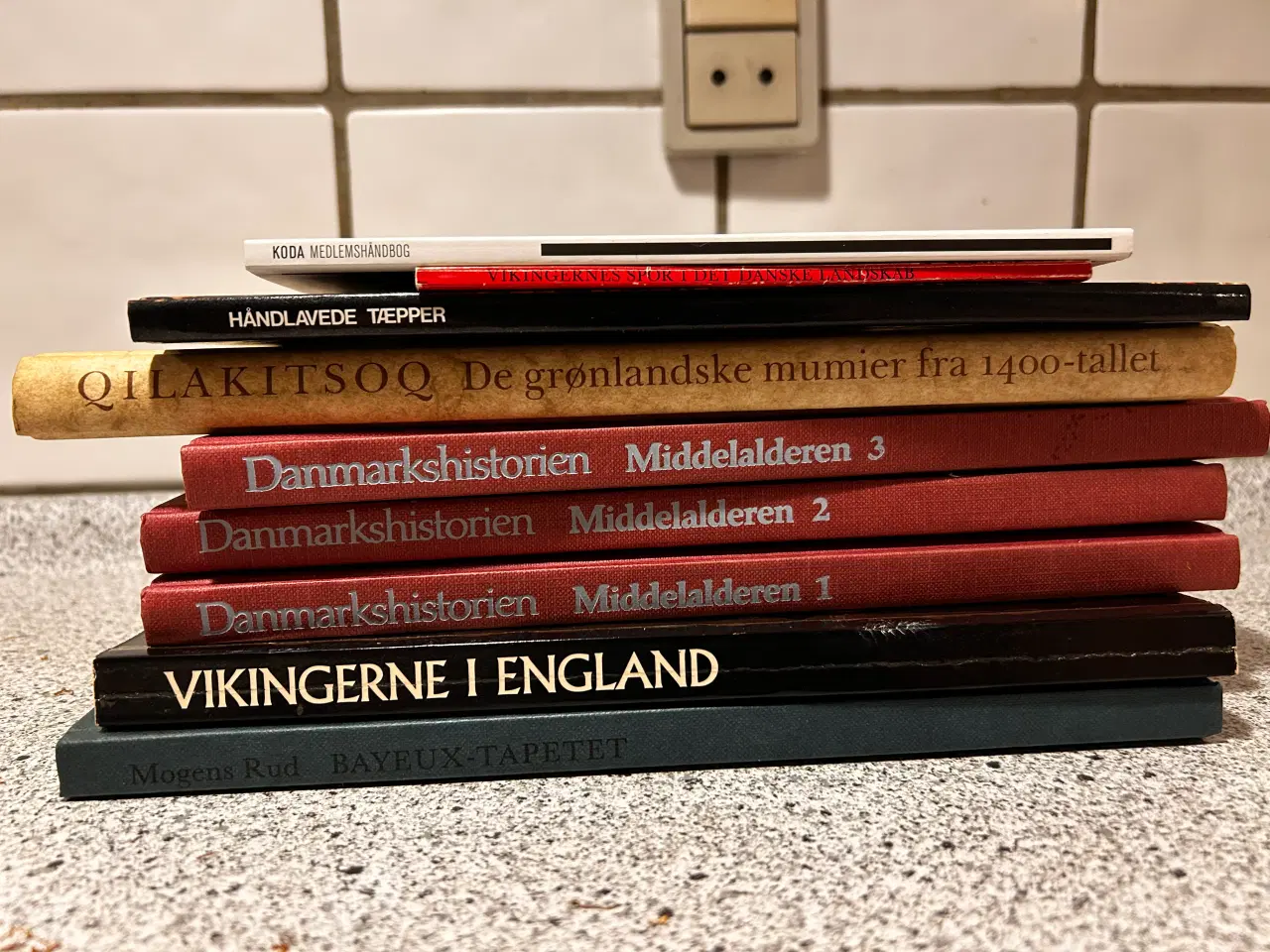 Billede 2 - Blandede bøger - tag dem alle for en ramme øl