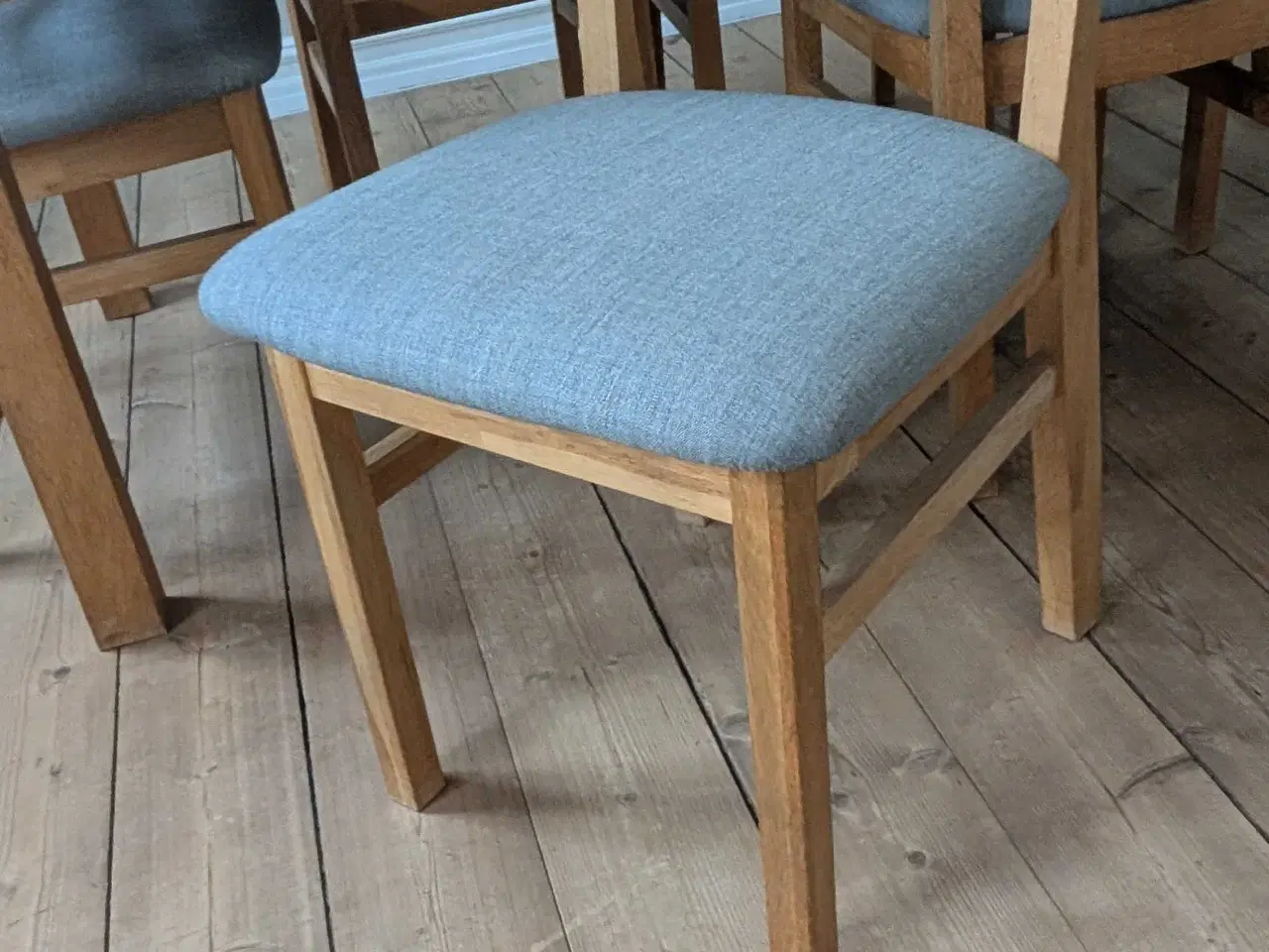 Billede 3 - Spisebord med 6 stole 