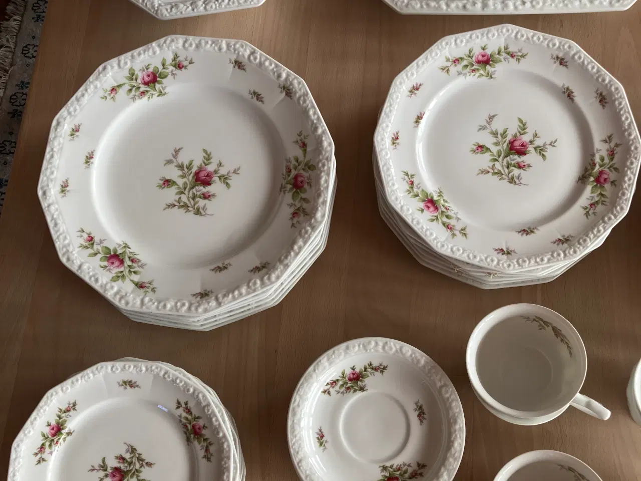 Billede 2 - Spisestel og kaffestel