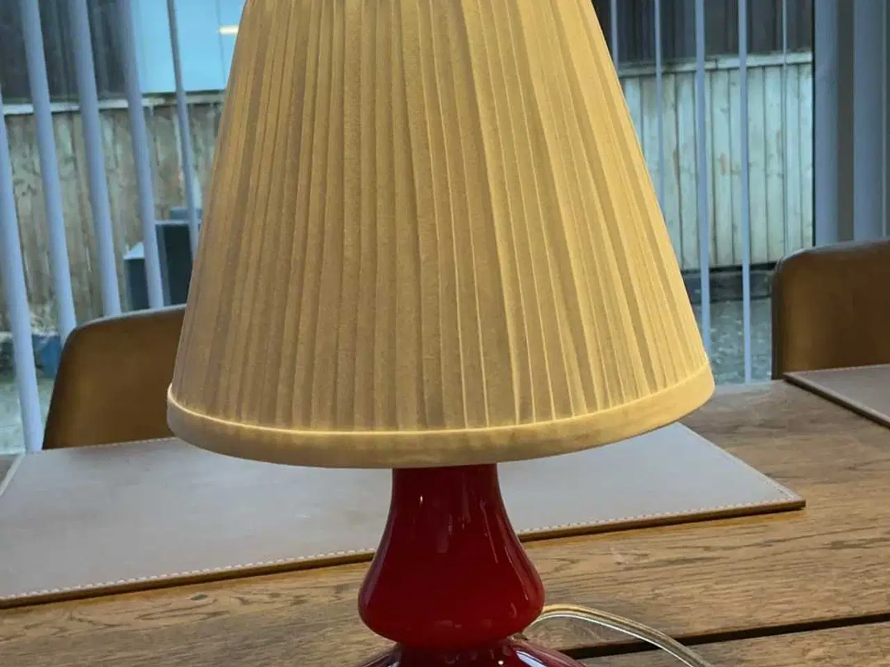 Billede 1 - Rød lampe i glas