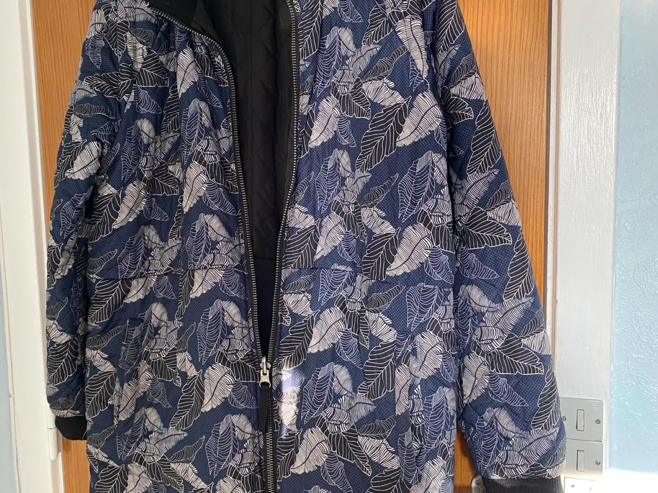 Billede 3 - vinterfrakker heraf den ene er vende frakke